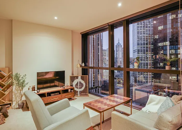 City View Retreat With Pool, Sauna & Gym In Cbd
