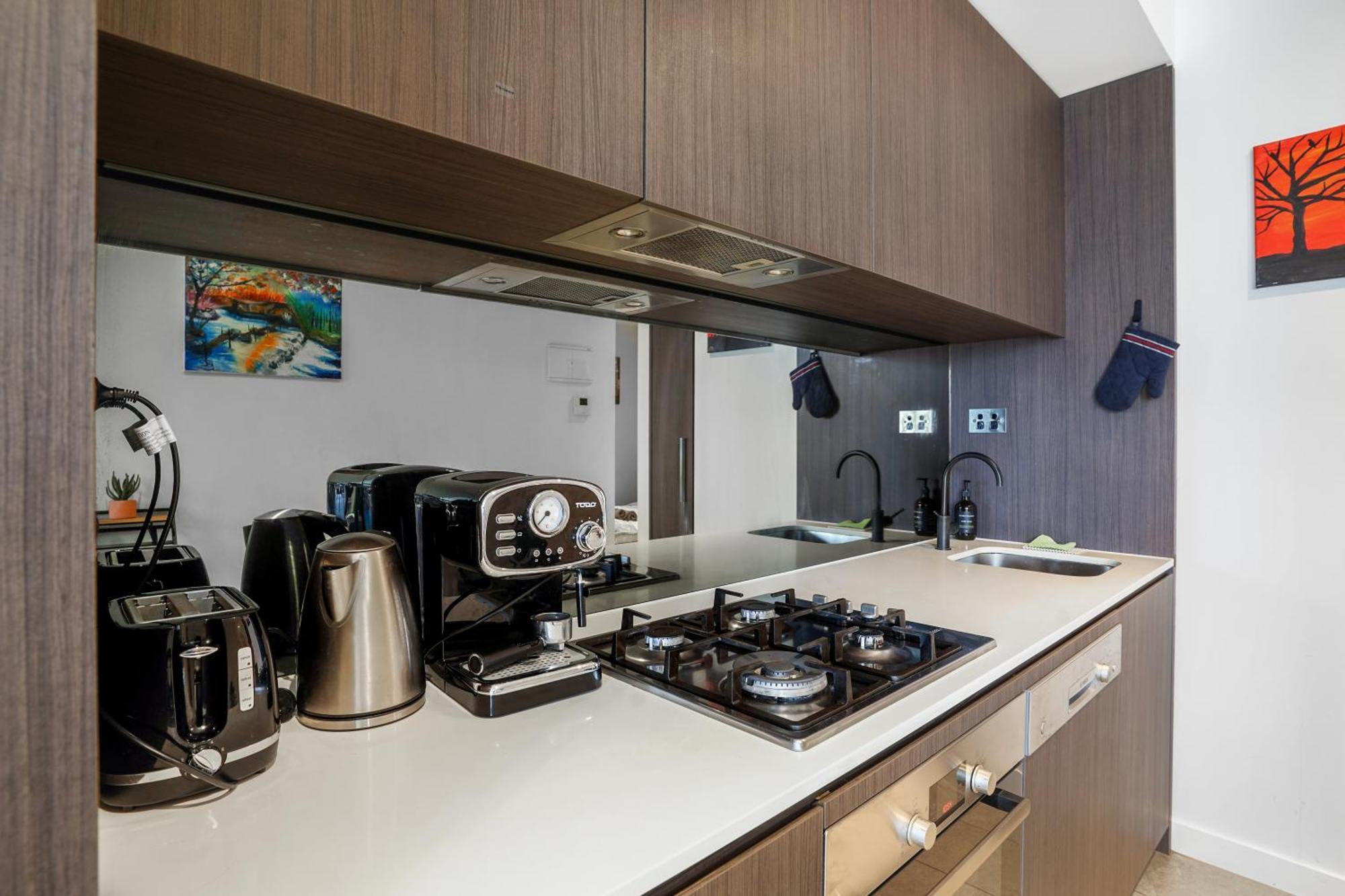Apartment View Retreat With Pool, Sauna & Gym In Cbd