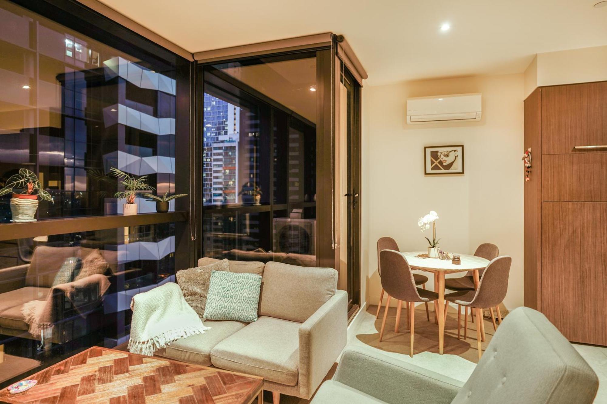 View Retreat With Pool, Sauna & Gym In Cbd Apartment