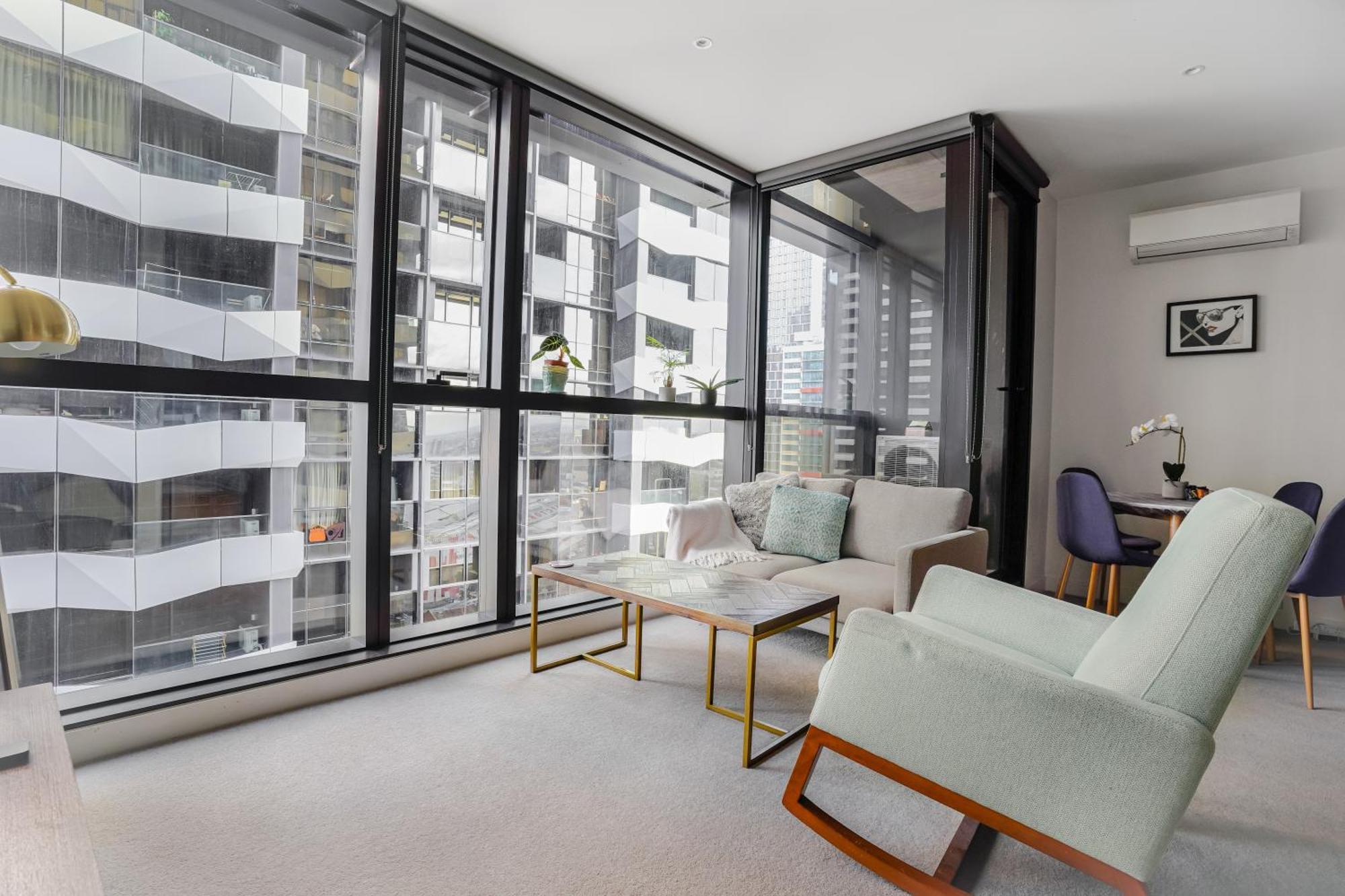 Apartment View Retreat With Pool, Sauna & Gym In Cbd Melbourne